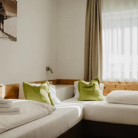 Almnest Apartment *