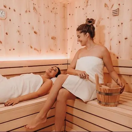 Апартаменти Almnest *